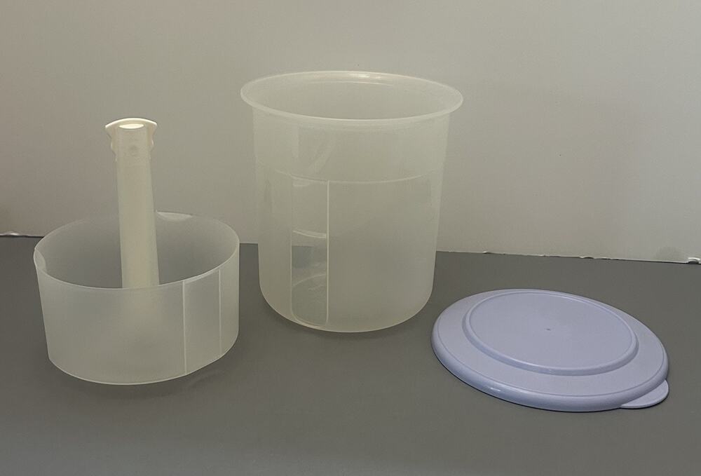 Tupperware Pickle Olive Keeper Pick a Deli 4522 Round Clear and Purple